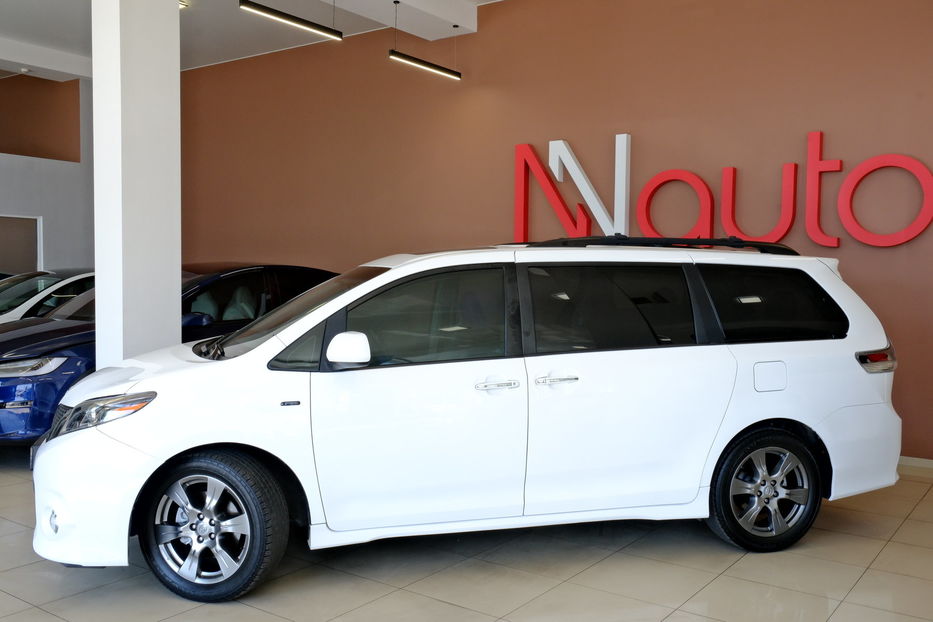 Продам Toyota Sienna 2017 года в Одессе