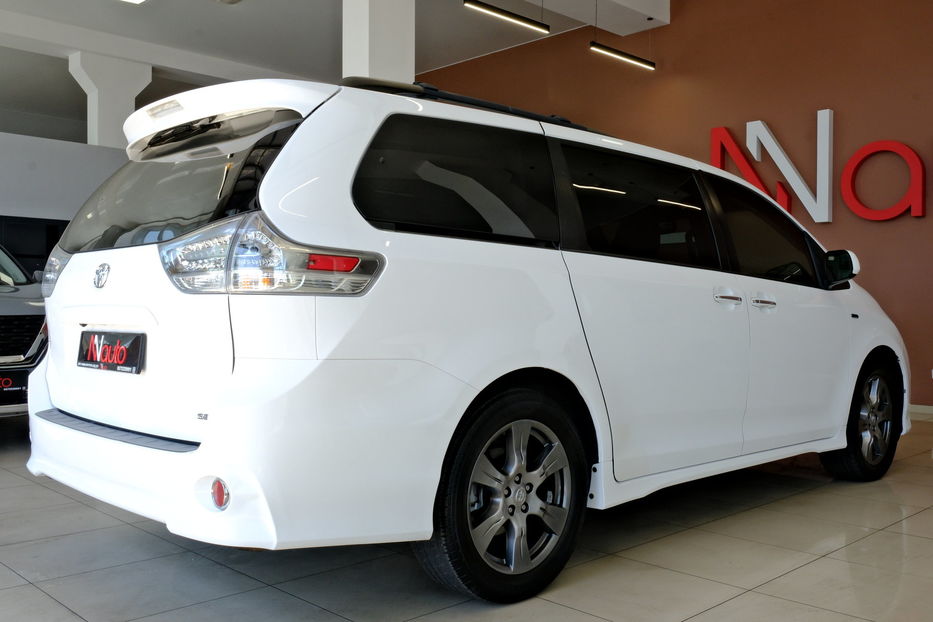Продам Toyota Sienna 2017 года в Одессе