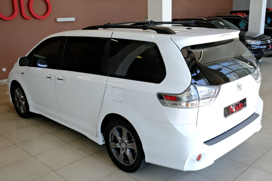 Продам Toyota Sienna 2017 года в Одессе