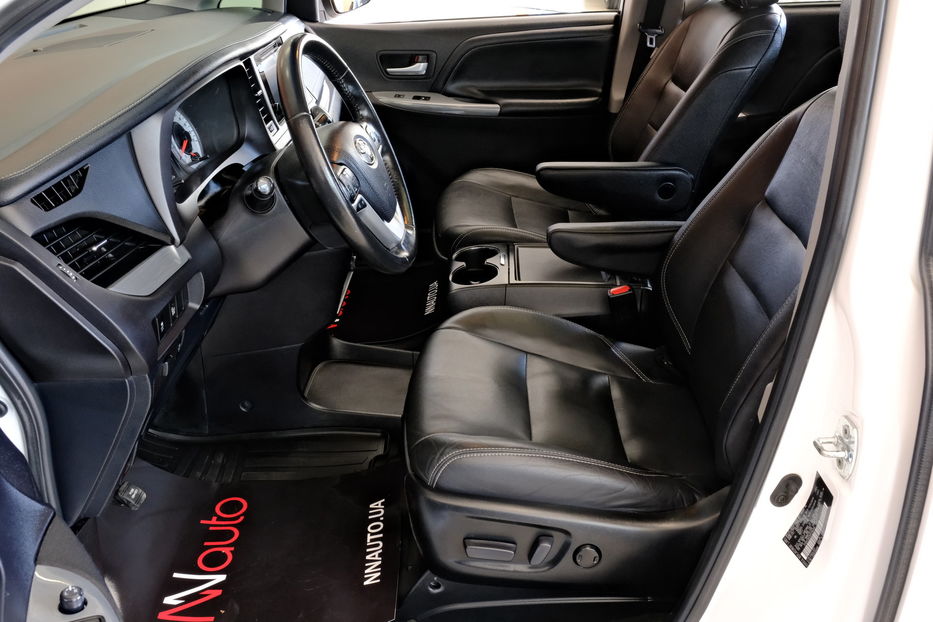 Продам Toyota Sienna 2017 года в Одессе
