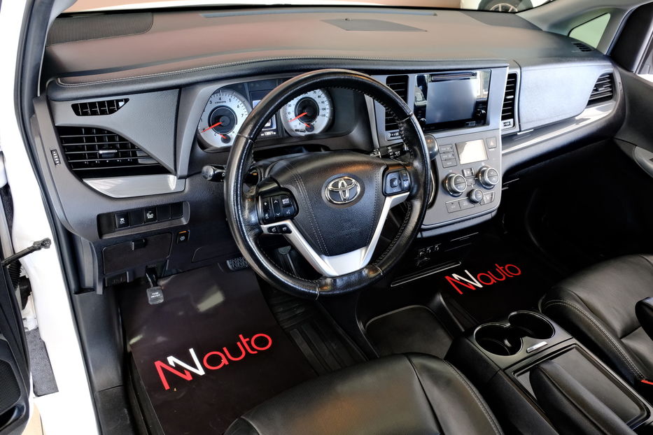 Продам Toyota Sienna 2017 года в Одессе