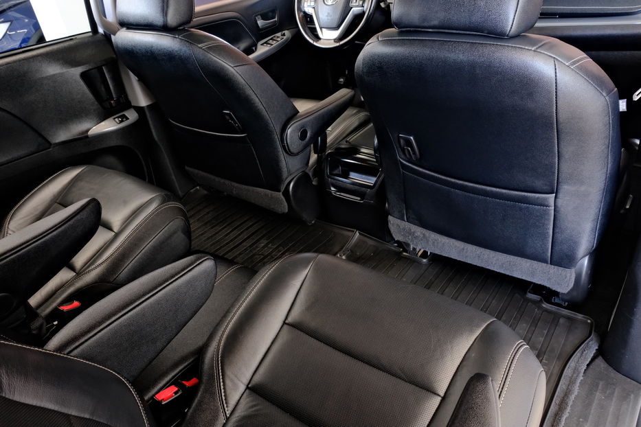 Продам Toyota Sienna 2017 года в Одессе