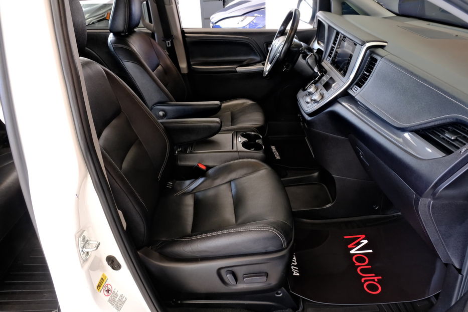 Продам Toyota Sienna 2017 года в Одессе