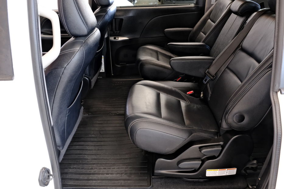Продам Toyota Sienna 2017 года в Одессе