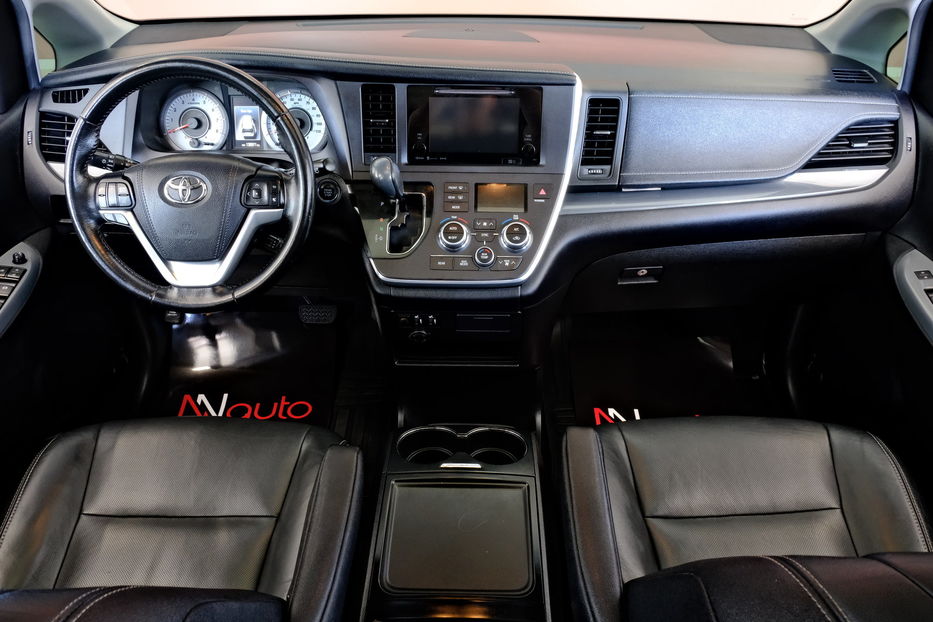Продам Toyota Sienna 2017 года в Одессе