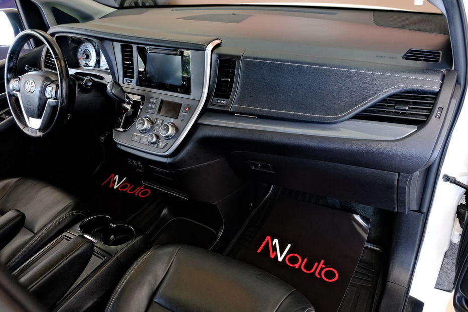 Продам Toyota Sienna 2017 года в Одессе