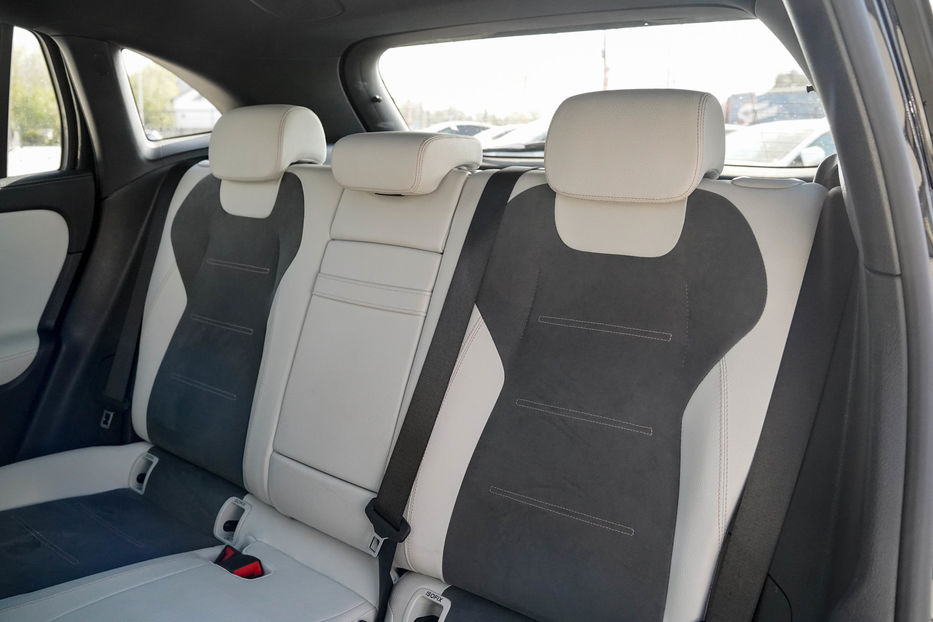 Продам Mercedes-Benz 300 EQA 300 4Matic 2021 года в Черновцах
