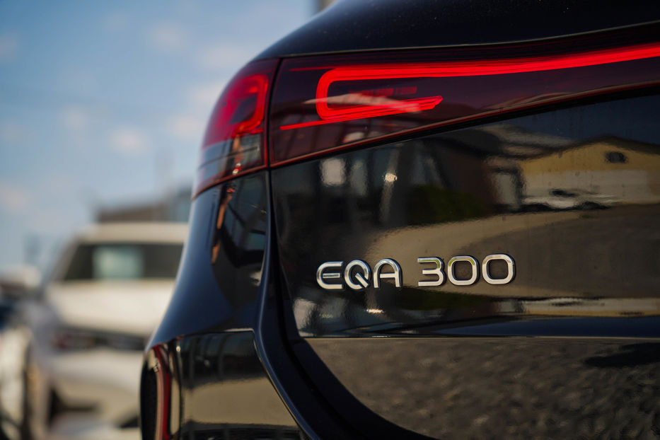 Продам Mercedes-Benz 300 EQA 300 4Matic 2021 года в Черновцах