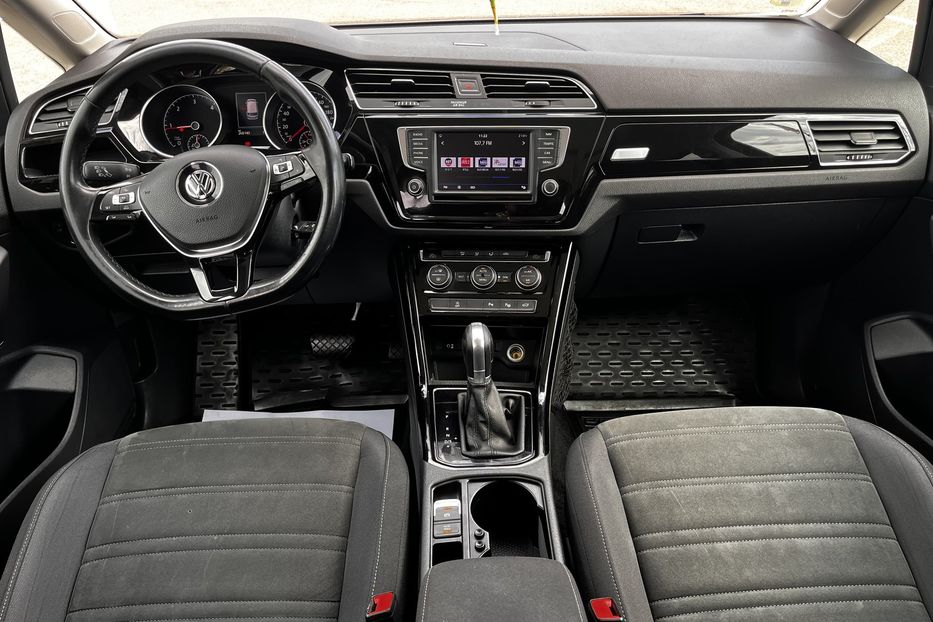 Продам Volkswagen Touran Highline 2017 года в Житомире