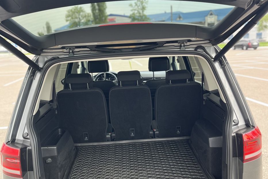 Продам Volkswagen Touran Highline 2017 года в Житомире