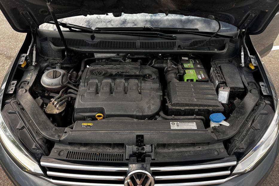 Продам Volkswagen Touran Highline 2017 года в Житомире