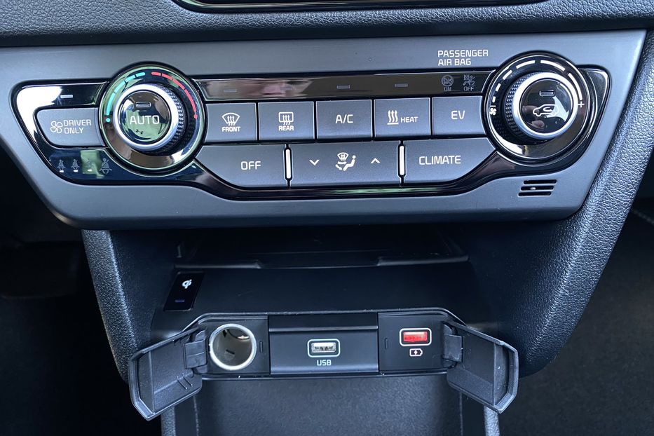 Продам Kia Niro 64kWhМакс.Prestige. РЕЗЕРВ. 2020 года в Львове