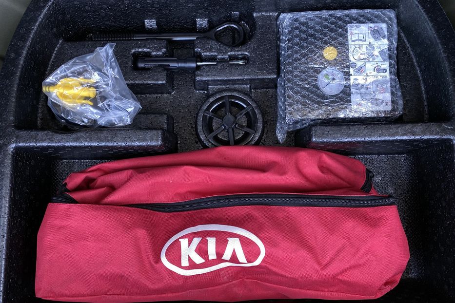 Продам Kia Niro 64kWhМакс.Prestige. РЕЗЕРВ. 2020 года в Львове