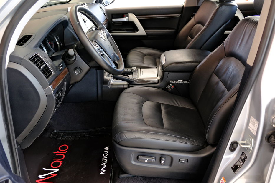 Продам Toyota Land Cruiser 200 2018 года в Одессе