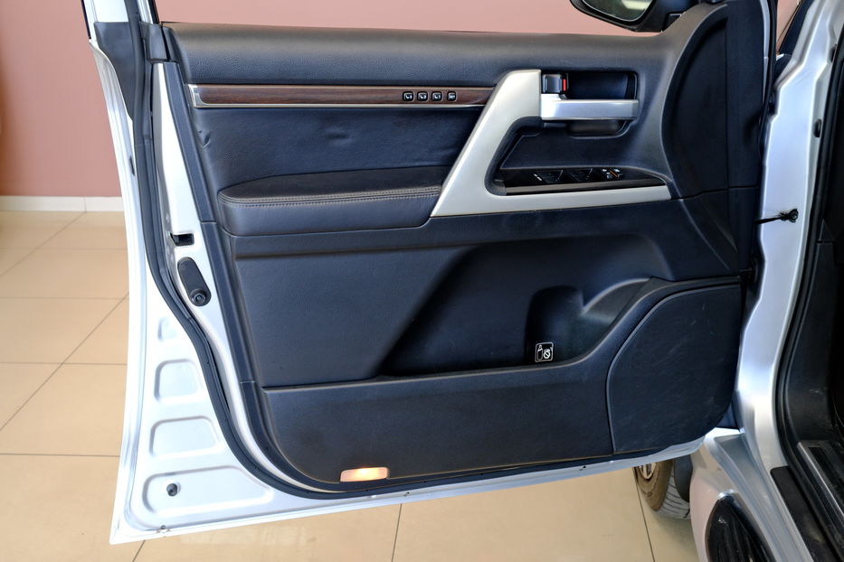 Продам Toyota Land Cruiser 200 2018 года в Одессе