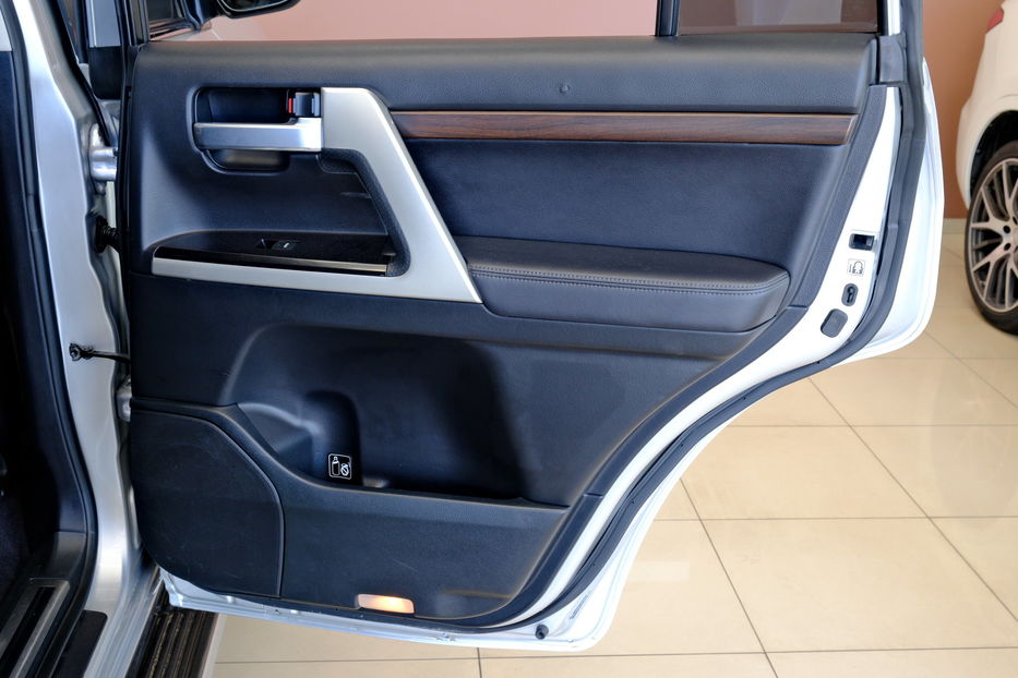 Продам Toyota Land Cruiser 200 2018 года в Одессе