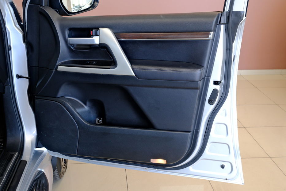 Продам Toyota Land Cruiser 200 2018 года в Одессе