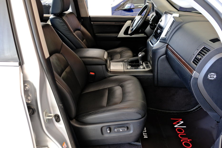 Продам Toyota Land Cruiser 200 2018 года в Одессе
