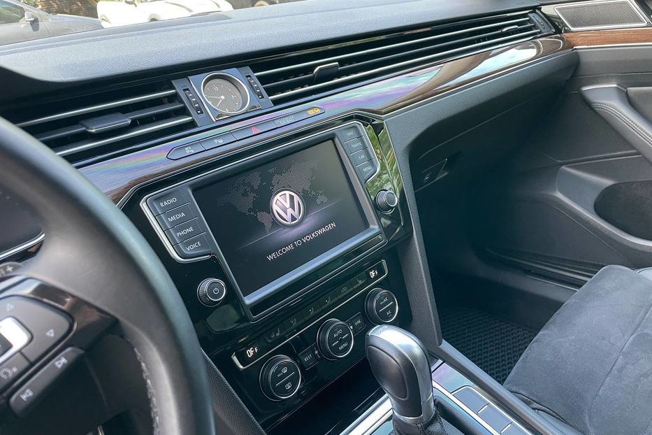 Продам Volkswagen Passat B8 Highline premium 2016 года в Киеве