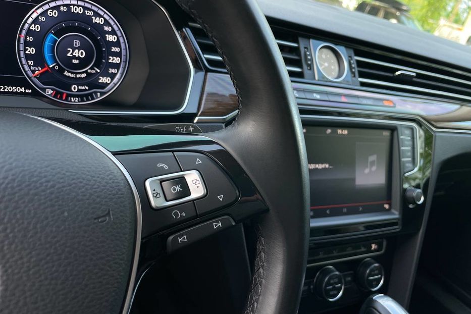 Продам Volkswagen Passat B8 Highline premium 2016 года в Киеве