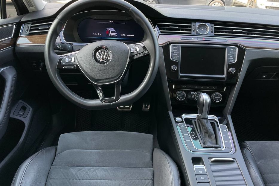 Продам Volkswagen Passat B8 Highline premium 2016 года в Киеве