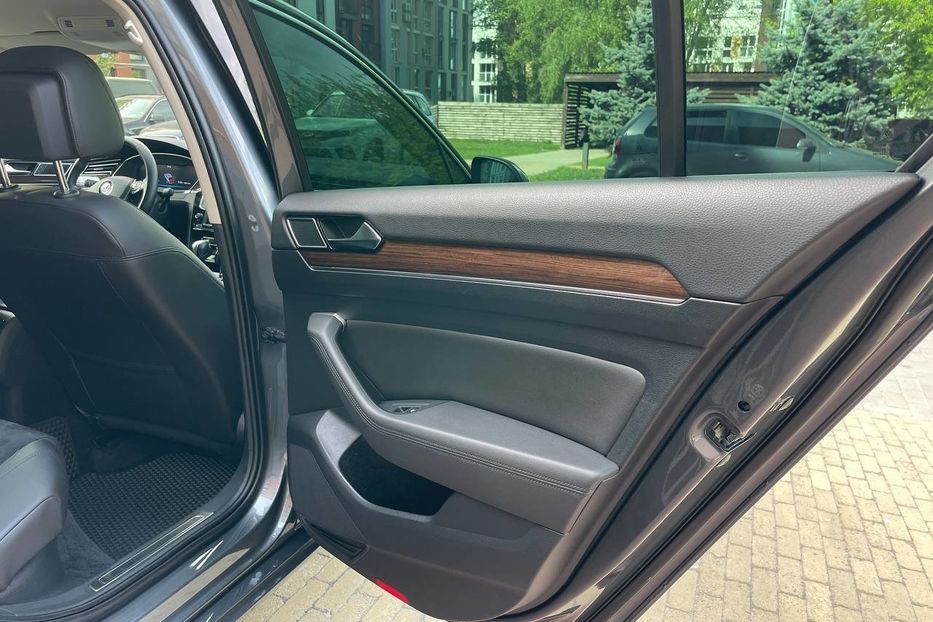Продам Volkswagen Passat B8 Highline premium 2016 года в Киеве