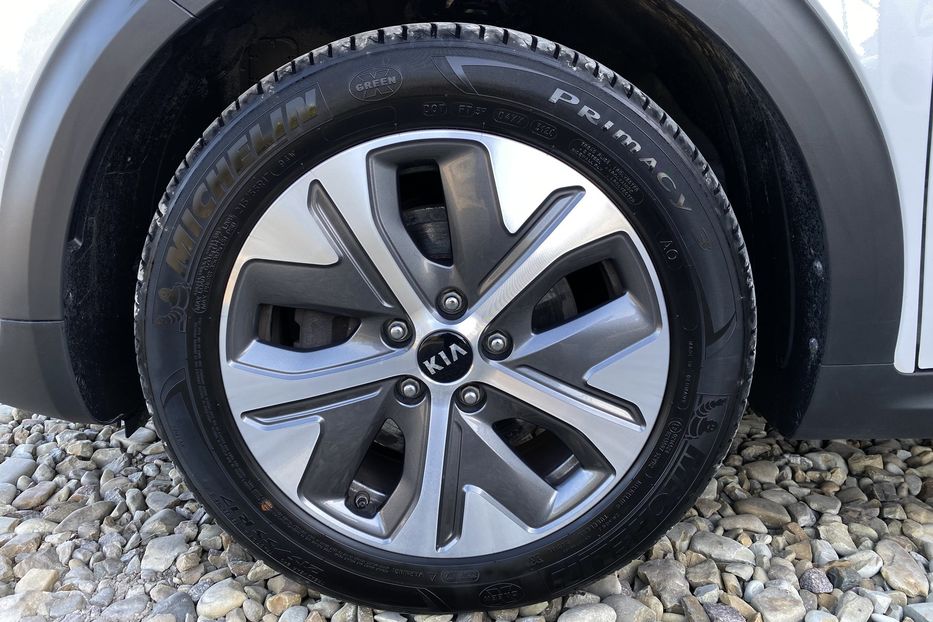Продам Kia Niro 64кВтТепловийПідгрвсидінькерма 2021 года в Львове