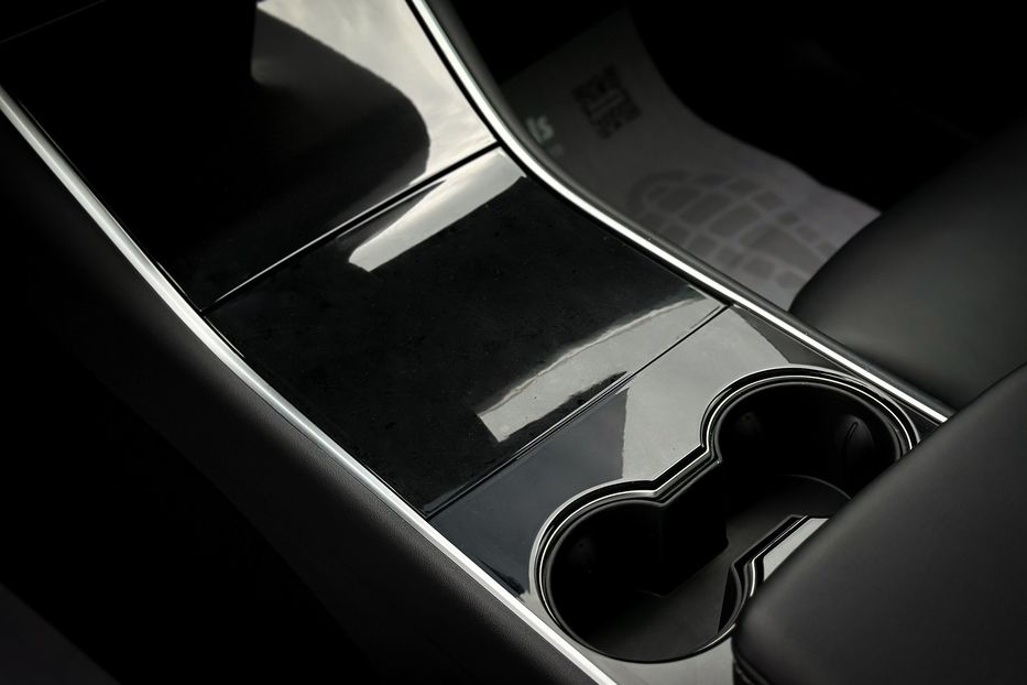 Продам Tesla Model Y Long Range Dual Motor 2020 года в Черновцах