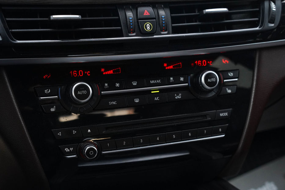 Продам BMW X5 xDrive30d 2015 года в Черновцах