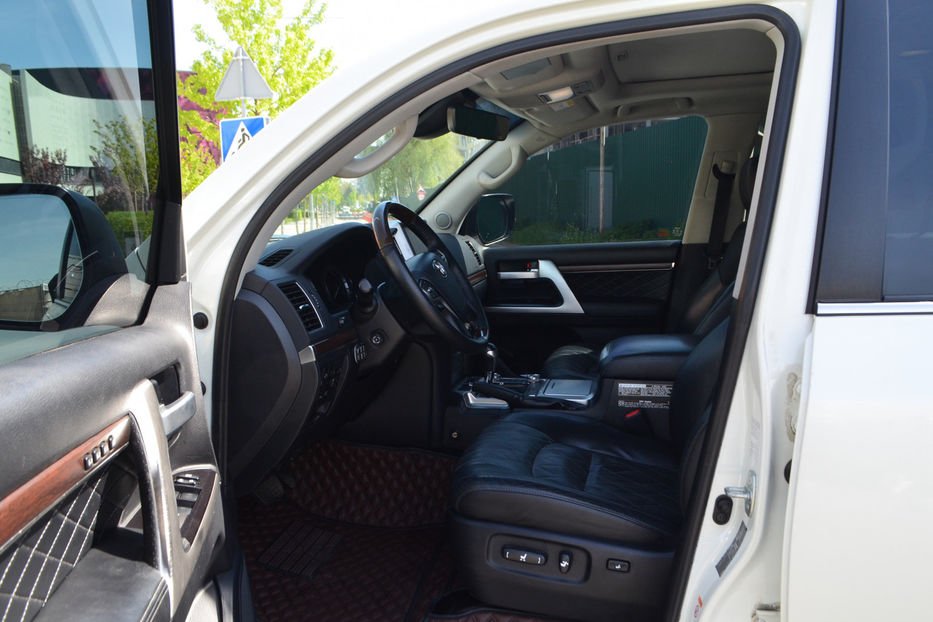 Продам Toyota Land Cruiser 200 2016 года в Киеве
