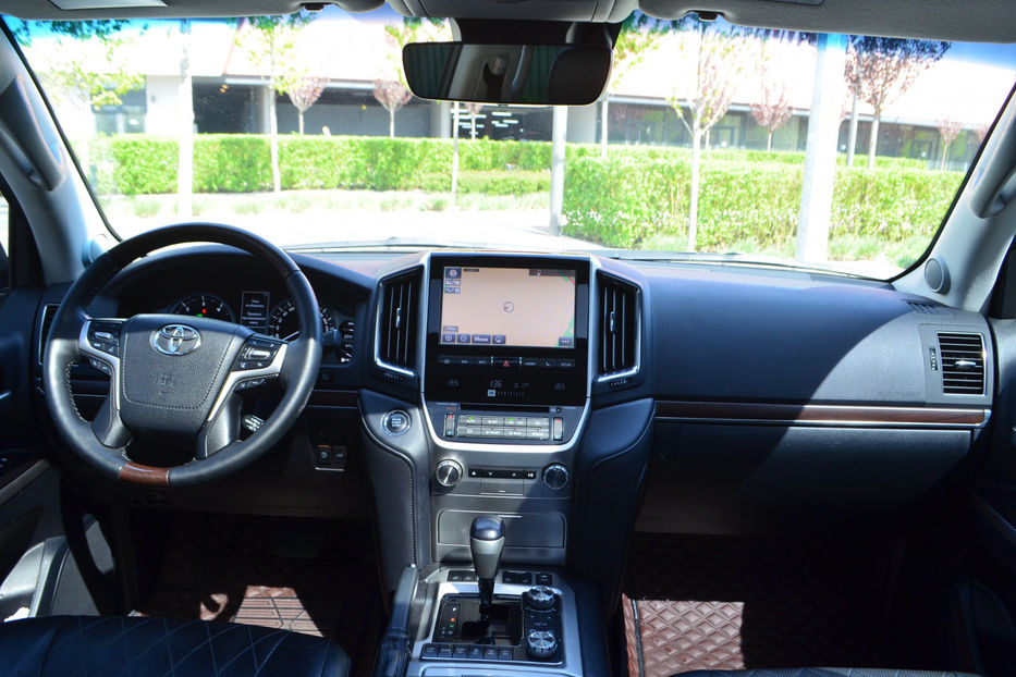 Продам Toyota Land Cruiser 200 2016 года в Киеве