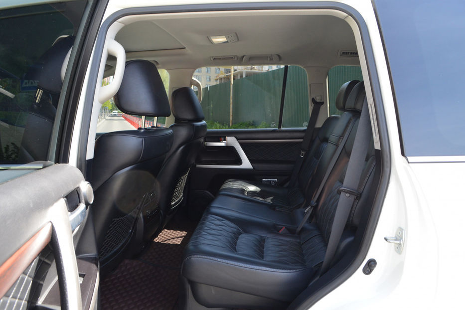 Продам Toyota Land Cruiser 200 2016 года в Киеве