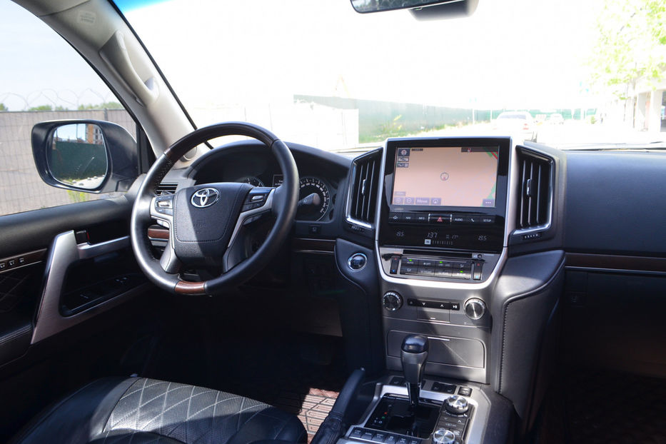 Продам Toyota Land Cruiser 200 2016 года в Киеве