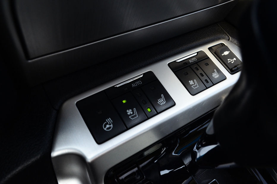 Продам Toyota Land Cruiser 200 2016 года в Киеве