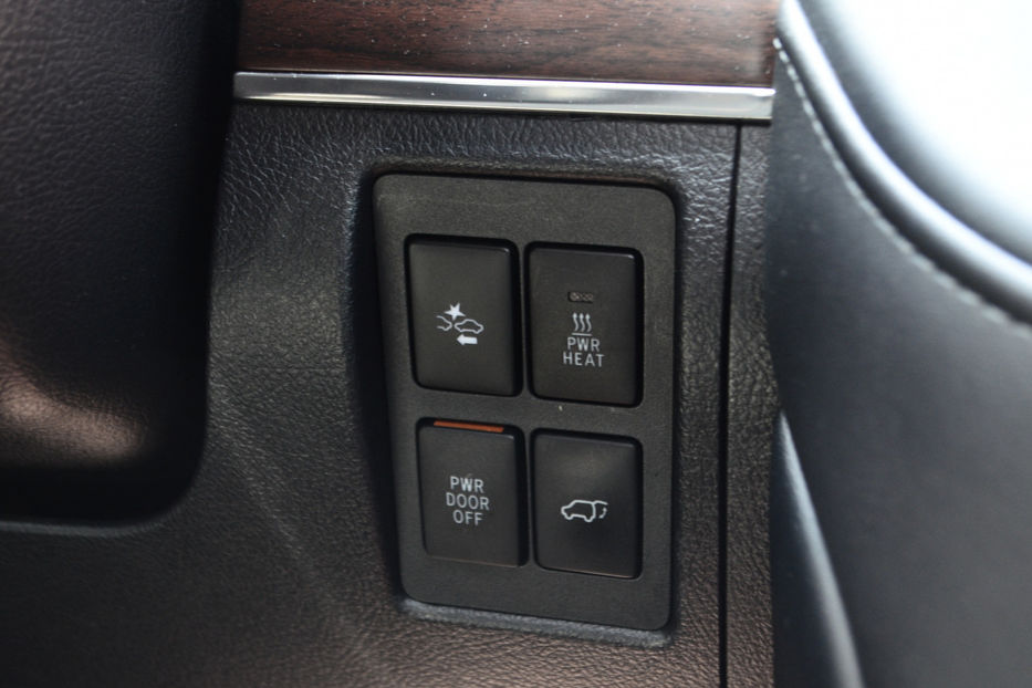 Продам Toyota Land Cruiser 200 2016 года в Киеве