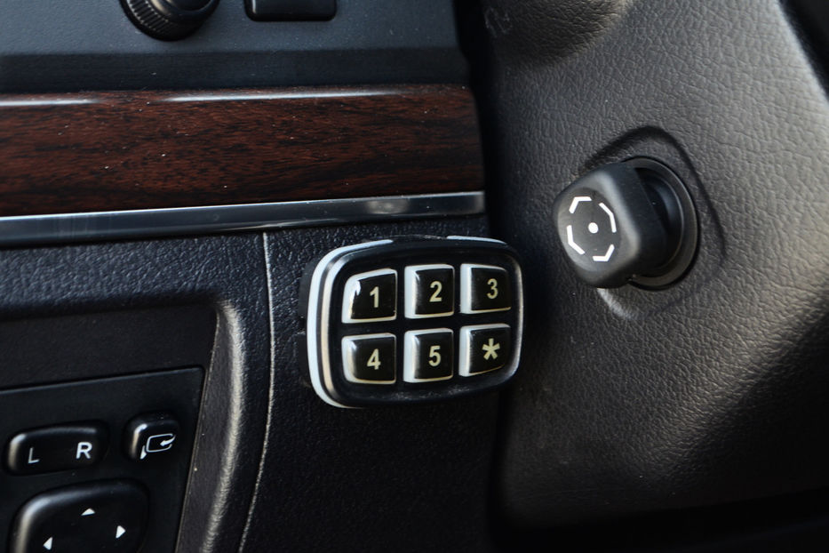 Продам Toyota Land Cruiser 200 2016 года в Киеве