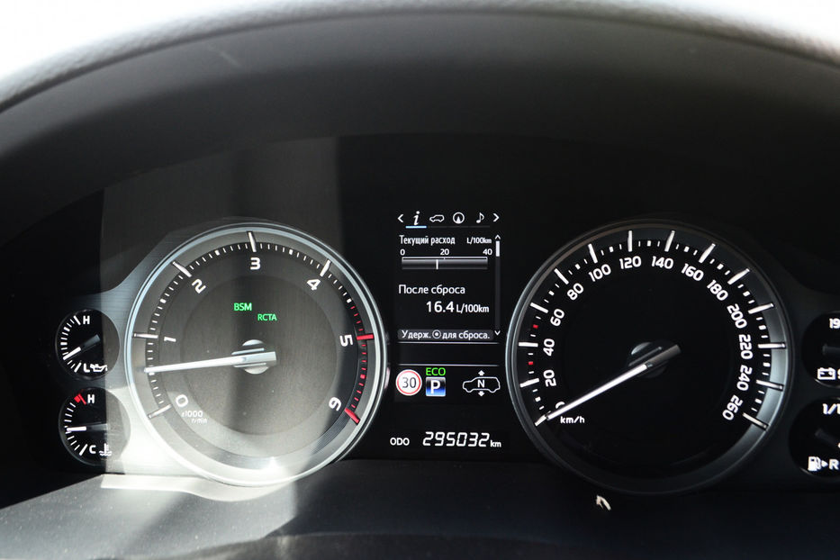 Продам Toyota Land Cruiser 200 2016 года в Киеве