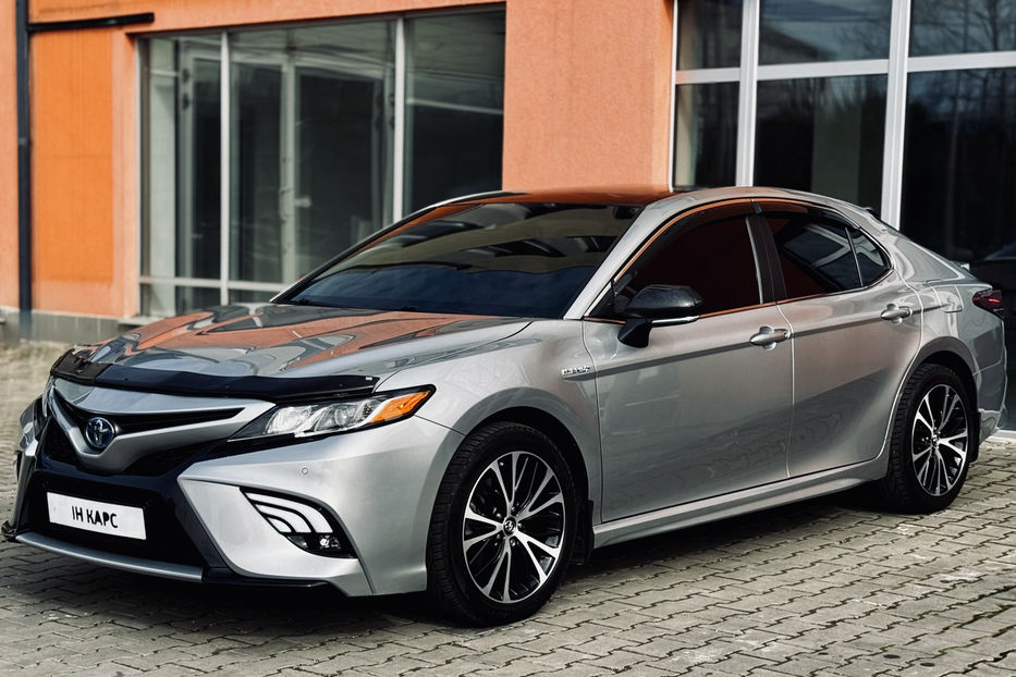 Продам Toyota Camry Hybrid 2018 года в Одессе