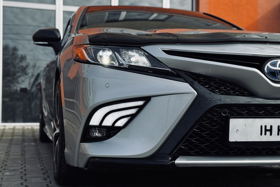 Продам Toyota Camry Hybrid 2018 года в Одессе
