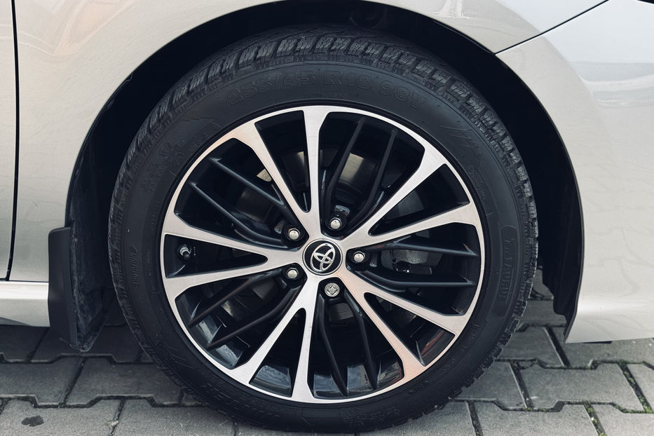 Продам Toyota Camry Hybrid 2018 года в Одессе