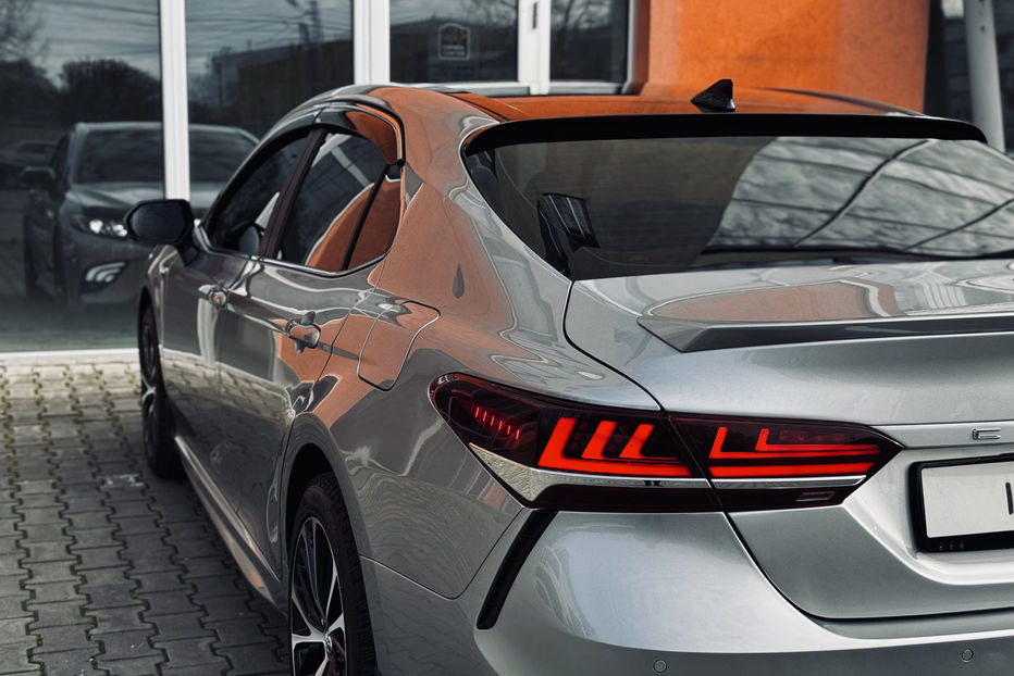 Продам Toyota Camry Hybrid 2018 года в Одессе