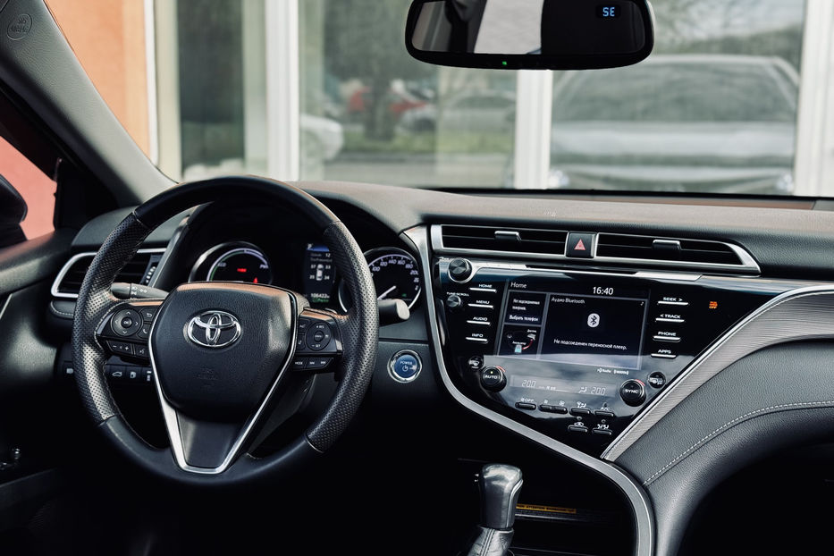 Продам Toyota Camry Hybrid 2018 года в Одессе