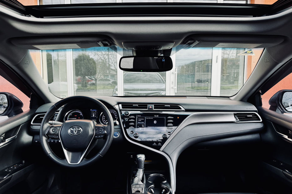 Продам Toyota Camry Hybrid 2018 года в Одессе
