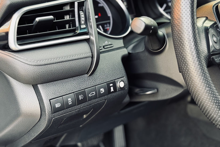 Продам Toyota Camry Hybrid 2018 года в Одессе