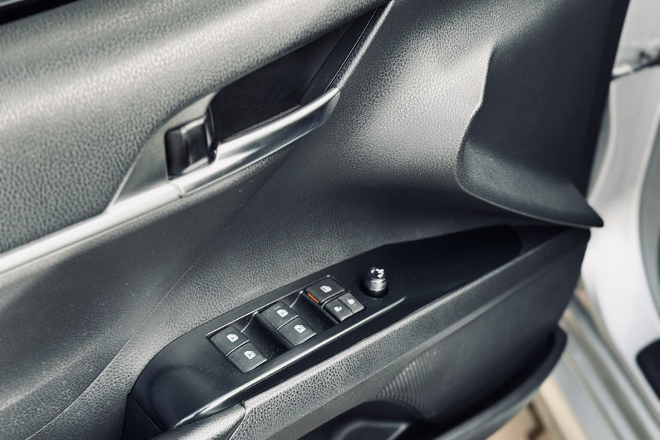 Продам Toyota Camry Hybrid 2018 года в Одессе