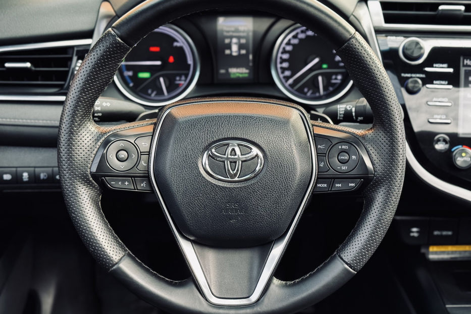 Продам Toyota Camry Hybrid 2018 года в Одессе