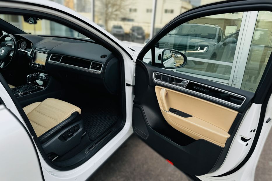 Продам Volkswagen Touareg 3.0d official 2016 года в Одессе
