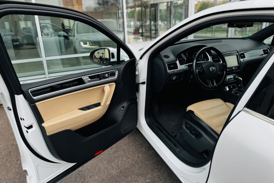Продам Volkswagen Touareg 3.0d official 2016 года в Одессе