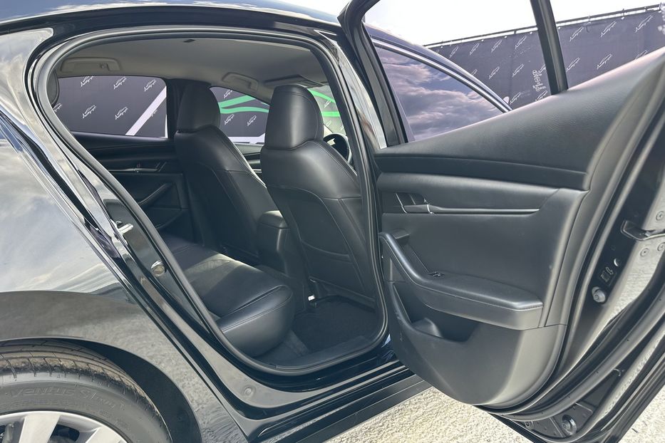 Продам Mazda 3 AWD Premium 2021 года в Киеве