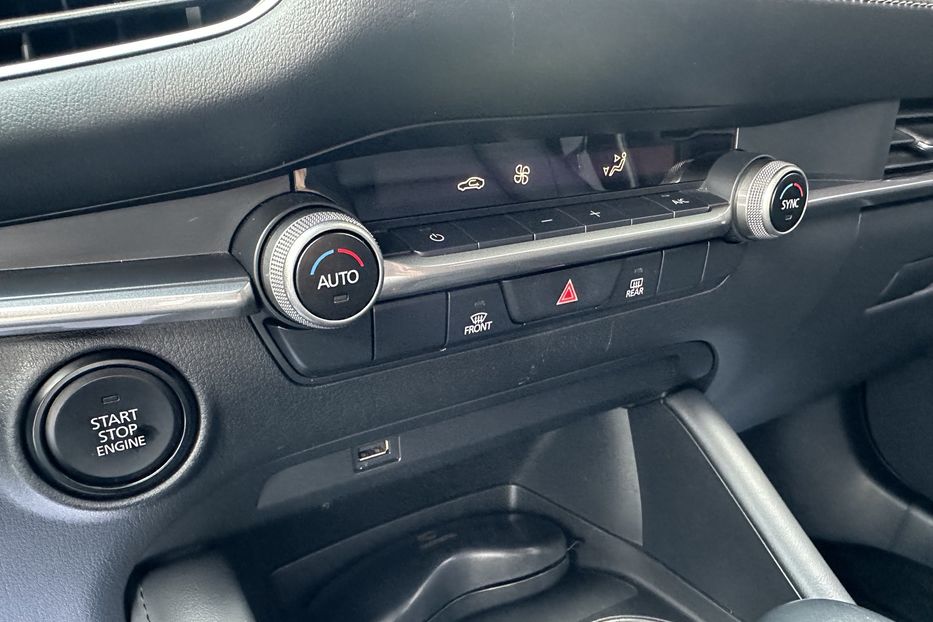 Продам Mazda 3 AWD Premium 2021 года в Киеве